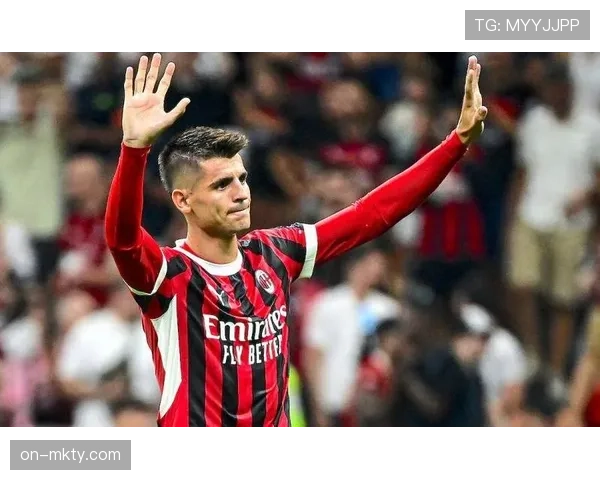 特写瞬间:第90分钟,37岁老将莫拉塔抽筋倒地,仍示意要完成最后一次进攻 特写瞬间:第90分钟,37岁老将莫拉塔抽筋倒地,仍示意要完成最后一次进攻